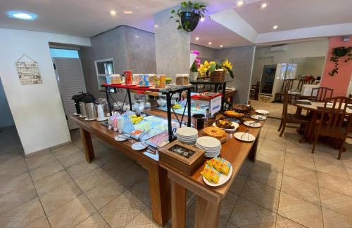 Riviera de Sao Lourenco Apartamento | Flat Estudio 220 amarílis 3 Piscinas climatizadas, carregar veiculo eletrico, Bertioga, Riviera de São Lourenço Apartamento estúdio, cozinha equipada completa, serviço de hotelaria, limpeza e trocas diária de toalhas, WI-FI 500 MB