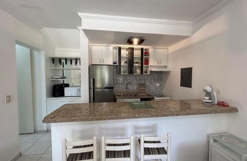 Riviera de Sao Lourenco Apartamento | Flat Estudio 220 amarílis 3 Piscinas climatizadas, carregar veiculo eletrico, Bertioga, Riviera de São Lourenço Apartamento estúdio, cozinha equipada completa, serviço de hotelaria, limpeza e trocas diária de toalhas, WI-FI 500 MB
