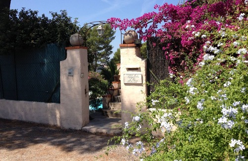 Le Cannet Apartamento | PISO EN UN CIERRE VILLA AL CENTRO DE CANNES CON PISCINA