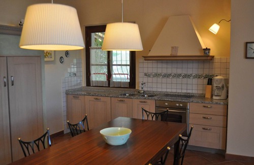 Iano Apartamento | Flat in Iano,covered terrace, A/C, village walking distance,Wi-Fi,pool, sleeps 8