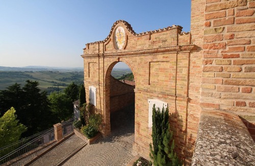 Arcevia Apartamento | Apartamento en Piticchio con Piscina y Vistas