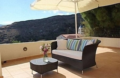 Steniai Apartamento | Piso en Stenies cerca de la capital de Andros, Grecia, impresionantes vistas del pueblo y el mar
