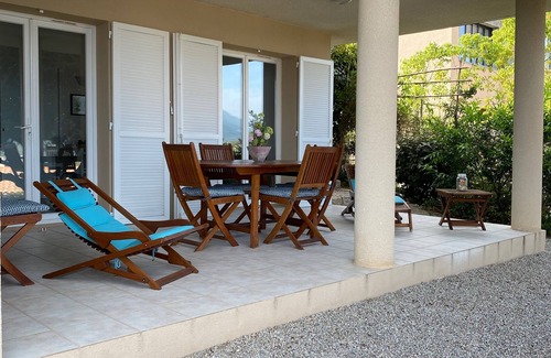 Porto Pollo Villa | Apartamento planta baja 250m Villa de la increíble vista a la playa.