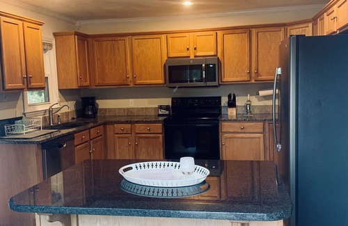 Huddleston Casa | FLAT LOT BOAT-RAMP NO-WAKE-COVE OFF MAIN CHANNEL LG HOME-GAMERM FIRE PIT KAYAKS+