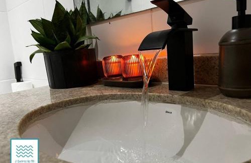 Rio Vermelho Apartamento | Flat Luxuoso-Piscina, Praia e Serviço de Camareira