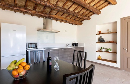 La Torre de Claramunt Casa | Apartamento Riu d'Agost con terraza ajardinada
