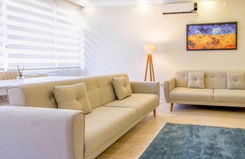 Konak Apartamento | Flat w Balcony 5 min to Metro and Coast in Izmir