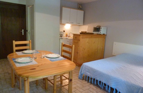 Menthon-Saint-Bernard Apartamento | Estudio con vistas al jardín, el lago de Annecy