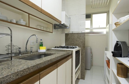 Zona Sul Apartamento | Piso con piscina, vista al Corcovado, plaza de aparcamiento y servicios.