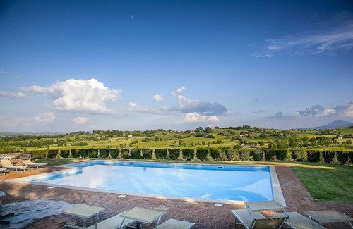 Montepulciano Apartamento | Flat with private terrace,A/C, in a wine estate with pool,Spa,children friendly