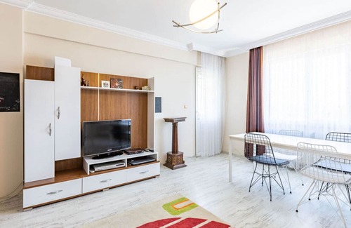 Pendik Apartamento | Flat with Shared Pool near Sabiha Gokcen Airport
