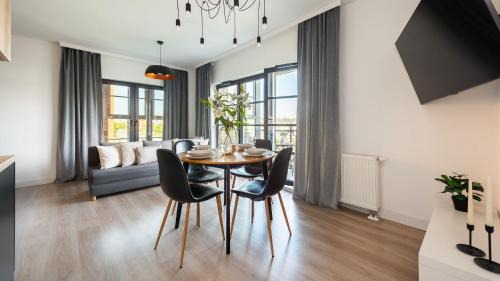 Old Town Apartamento | Flatbook - Riverside Loft Gdańsk Apartments with Parking
