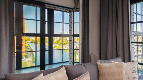 Old Town Apartamento | Flatbook - Riverside Loft Gdańsk Apartments with Parking
