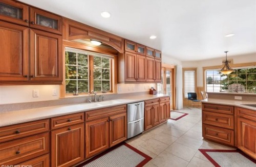 Bigfork Casa | Flathead Jewel - Remarkable Bigfork Lake Home! Private boat launch. Pet-Friendly