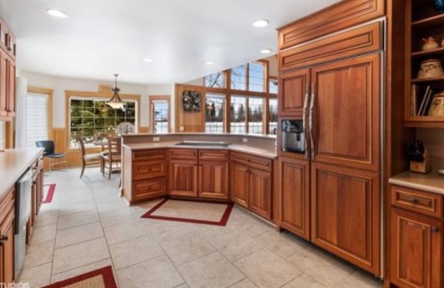 Bigfork Casa | Flathead Jewel - Remarkable Bigfork Lake Home! Private boat launch. Pet-Friendly