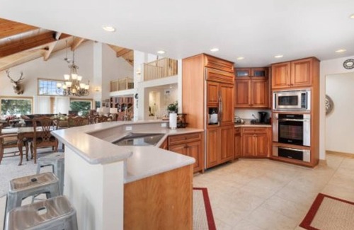 Bigfork Casa | Flathead Jewel - Remarkable Bigfork Lake Home! Private boat launch. Pet-Friendly