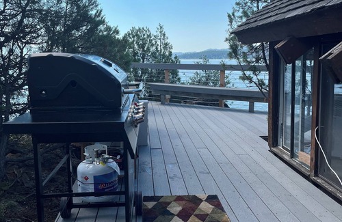Somers Cabina | Flathead Lake Island Chalet