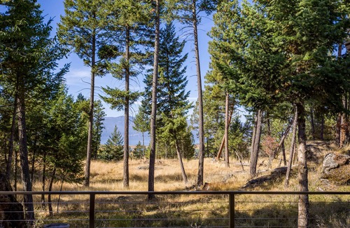 Bigfork Casa | Stay Montana: casa de tres habitaciones en una comunidad tranquila con vista al lago Flathead