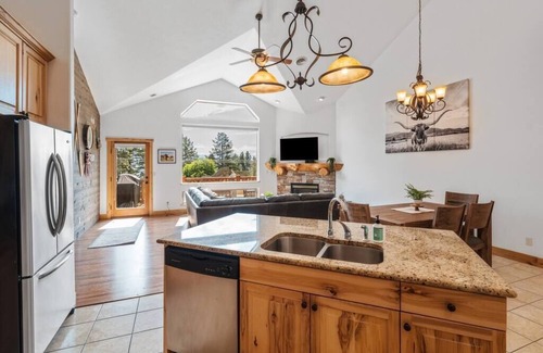Somers Cabina | Flathead Lodge | Close to Skiing & Glacier Park