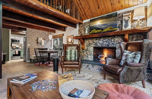 Arrowhead Villas Cabina | Fleming Creek Hideaway + Next to Creek + Fire-Pit!