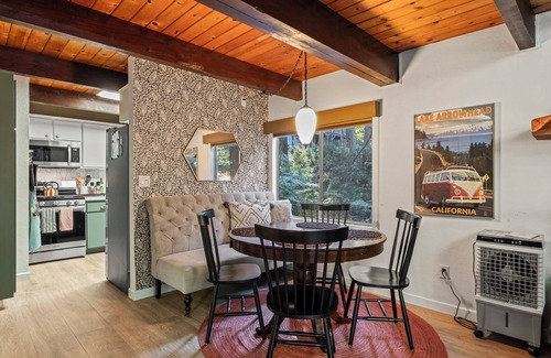 Arrowhead Villas Cabina | Fleming Creek Hideaway + Next to Creek + Fire-Pit!