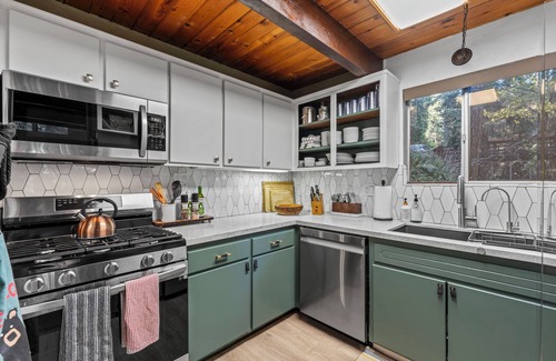 Arrowhead Villas Cabina | Fleming Creek Hideaway + Next to Creek + Fire-Pit!
