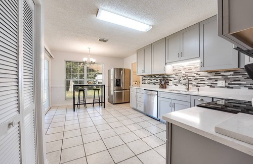 Fleming Island Casa | Fleming Island |Dogs Ok |Fenced Yard |Family Friendly |Nearby Park |10 Mins to Doctor's Lake Marina