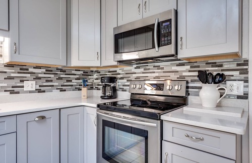 Fleming Island Casa | Fleming Island |Dogs Ok |Fenced Yard |Family Friendly |Nearby Park |10 Mins to Doctor's Lake Marina