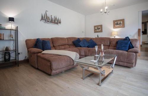 Llanddowror Casa | Fletcher Coach House - 3 Bedroom Cottage - Pendine