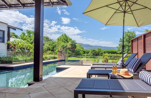 Meroo Meadow Casa | Fletchers Lane Escape – rural resort vibes, sweeping views, pool, tennis court, close to Berry