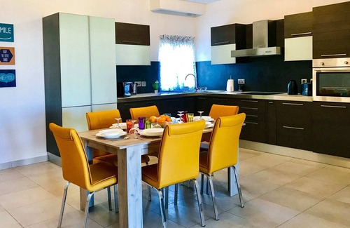 Gzira Apartamento | Fleur de Mai Suite-hosted by Sweetstay