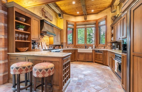 Tahoe Pines Casa | Fleur Du Lac 21 By Tahoe Getaways - Lakefront Monthly Rental with Pool, Tennis, Gym, Boat Slip