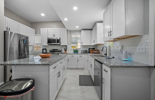 Mechanicsville Casa | Flexible Relocation Stay: Spacious, Pet-Friendly, w/ Utilities near Mid/Downtown