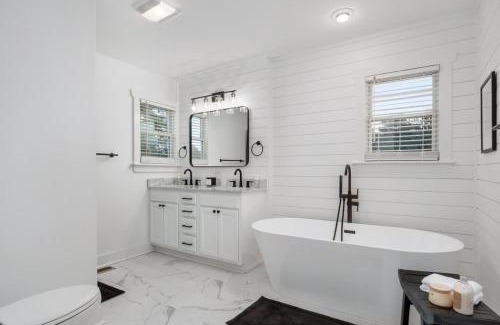 Colington Casa | Flexible Stays & Hot Tub