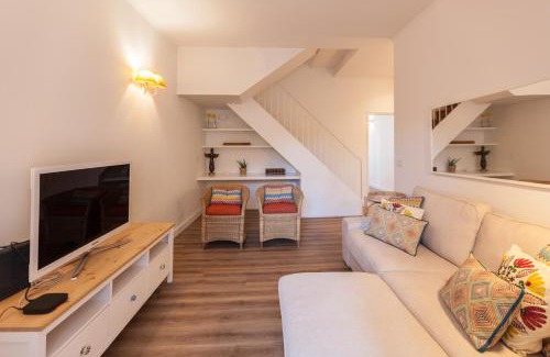 Alfama Apartamento | FLH Graça Charming Duplex with Small Pool