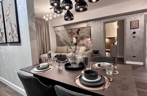 Sibiu Apartamento | FLH - La Vie En Rose Gold w Balcony & Free Parking