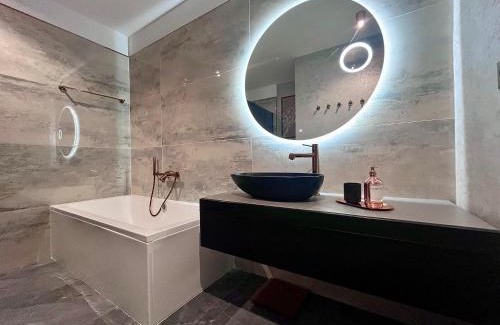 Sibiu Apartamento | FLH - La Vie En Rose Gold w Balcony & Free Parking