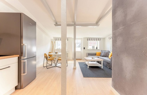 Wenningstedt-Braderup Apartamento | Fließende Übergänge, Freigelegtes Mauerwerk, ein Mix aus Weiß und Grau Gepaart m