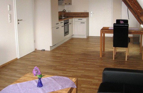 Sommerhausen Apartamento | Flor lila | Apartamento moderno con 50m2 en 2. arriba