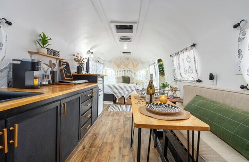 Guntersville Apartamento | Flight of Fancy Vintage Airstream Rental