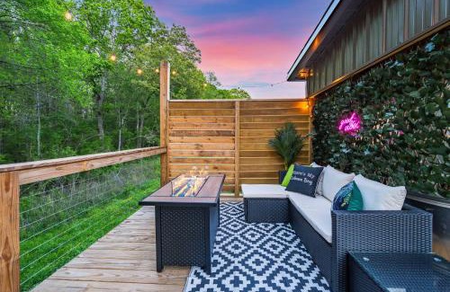 Guntersville Casa | Flight of Fancy Vintage Airstream Rental
