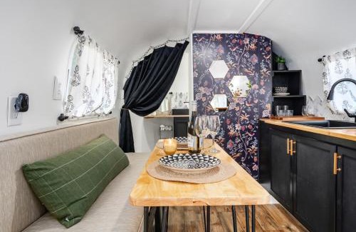 Guntersville Casa | Flight of Fancy Vintage Airstream Rental