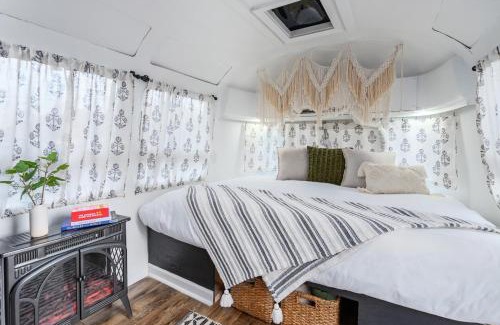 Guntersville Casa | Flight of Fancy Vintage Airstream Rental