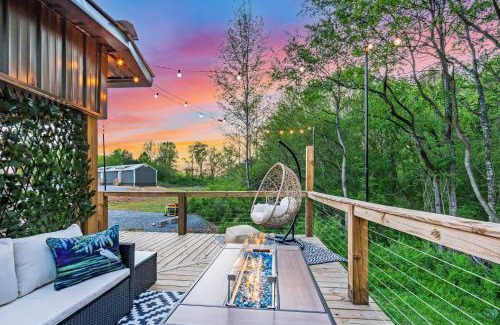 Guntersville Casa | Flight of Fancy Vintage Airstream Rental