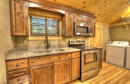Pittman Center Cabina | Flint Rock Cabin on the Water
