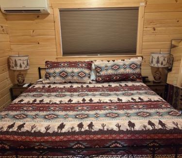 Jones Mills Cabina | Flint Rock Cabins - The Spear
