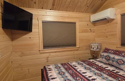 Jones Mills Cabina | Flint Rock Cabins - The Spear