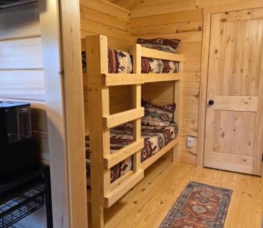 Jones Mills Cabina | Flint Rock Cabins - The Spear