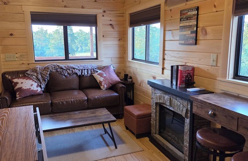 Jones Mills Cabina | Flint Rock Cabins - The Spear