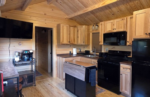 Jones Mills Cabina | Flint Rock Cabins - The Spear